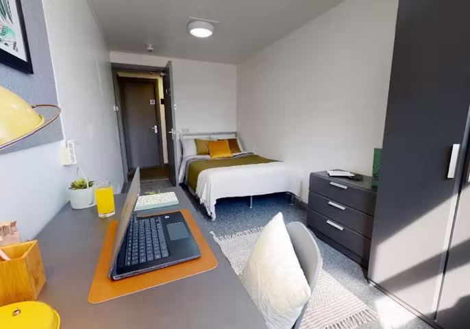 stephenson-house-newcastle-Silver Plus Room-1