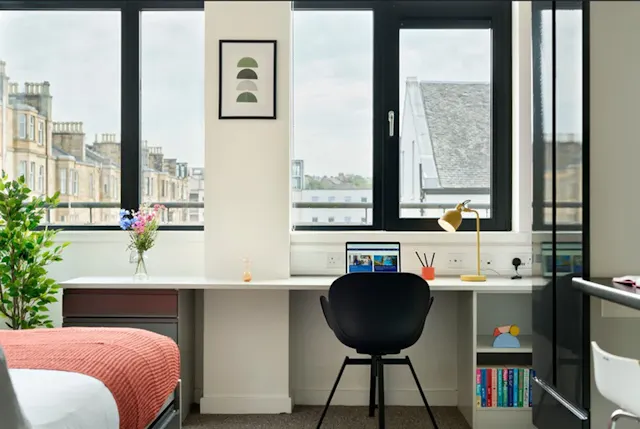 Silver Studio room image 1