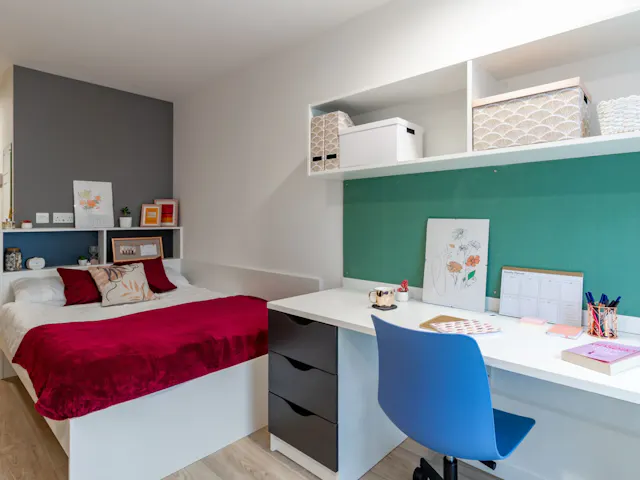 Silver Studio room image 1