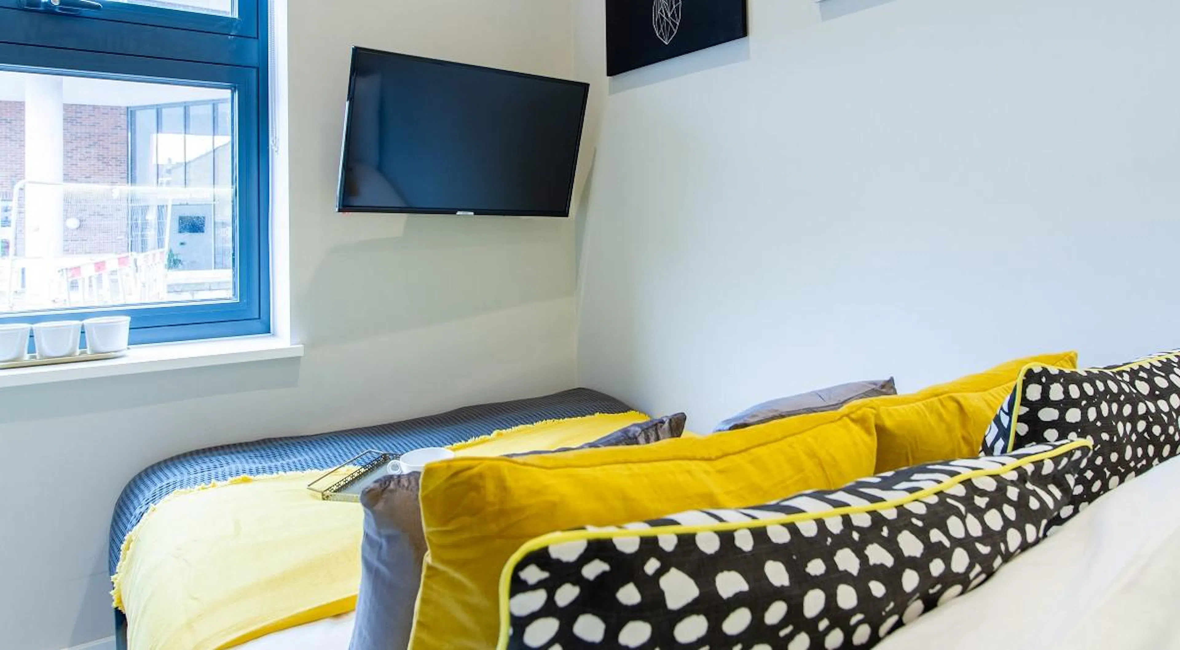 Silver Studio ROOM 2