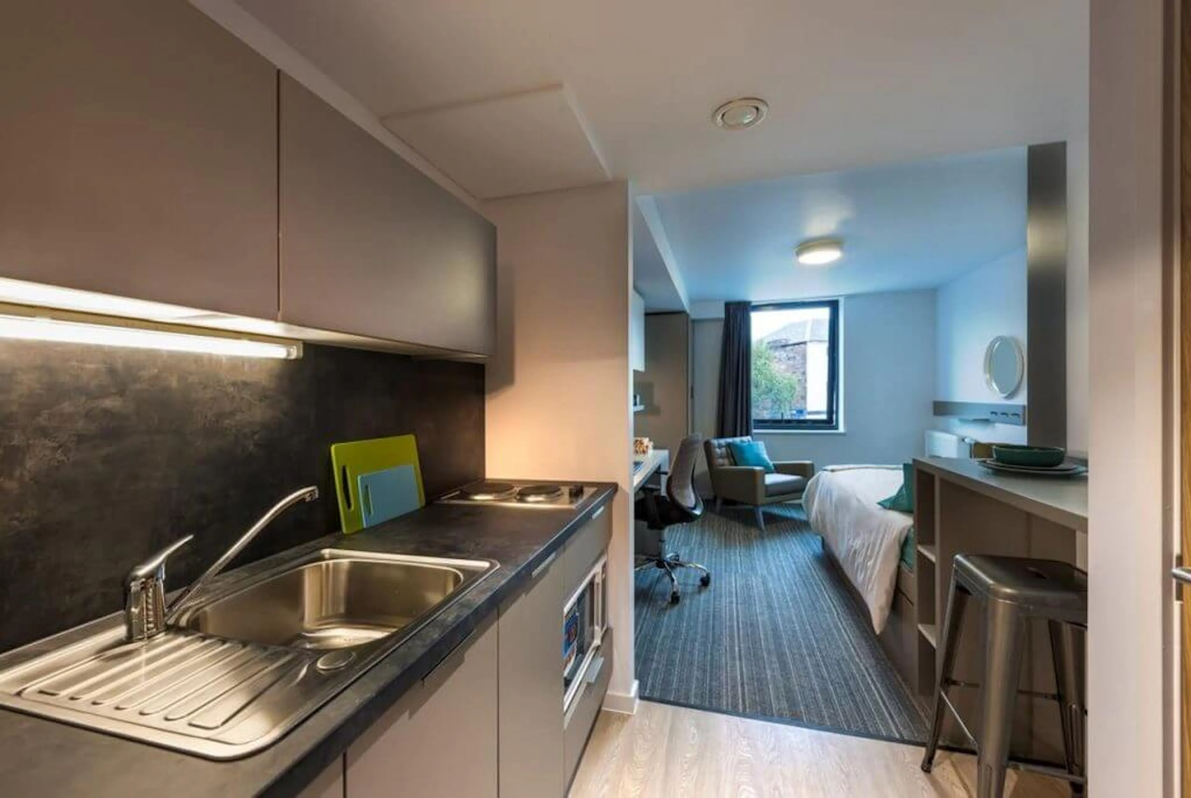 Silver Studio ROOM 4