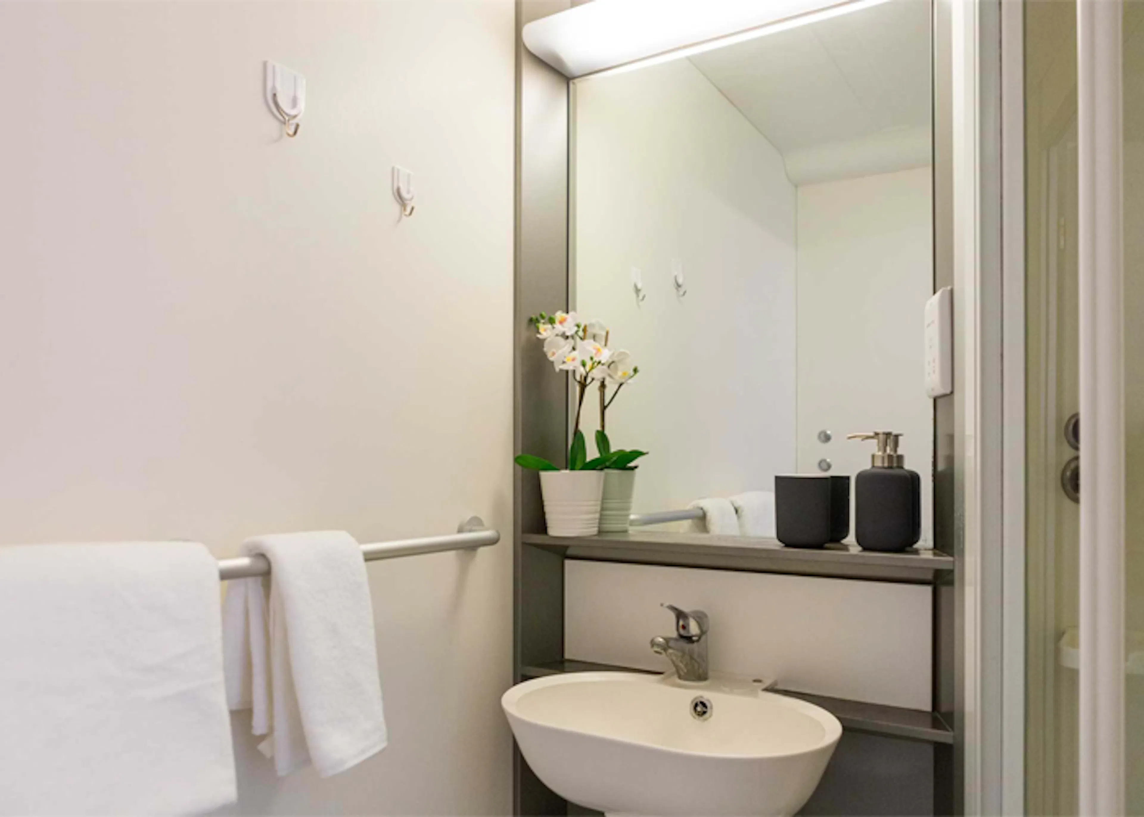 Silver Studio Mid Level Premium Canal View BATHROOM 4