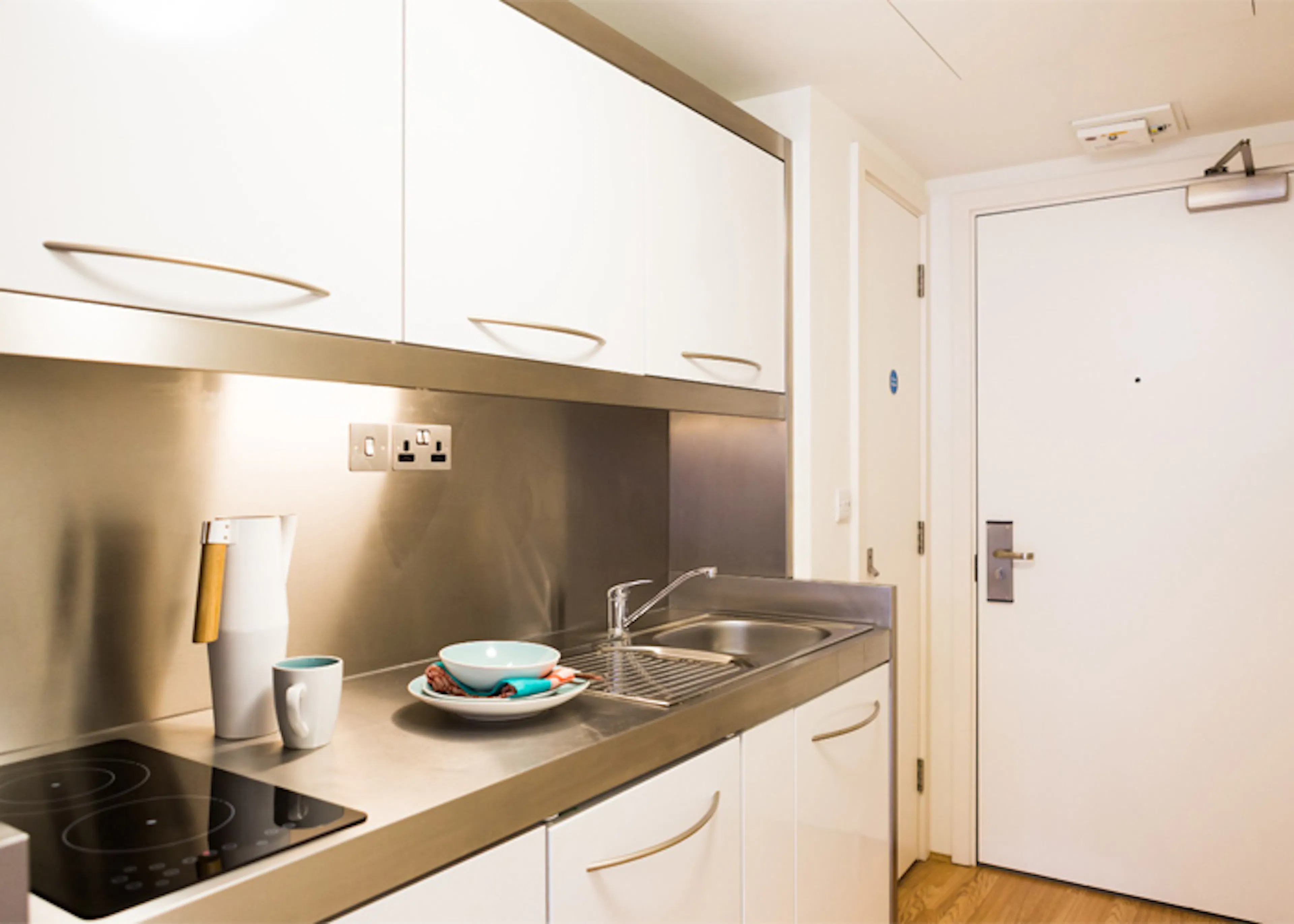Silver Studio Mid Level Premium Canal View KITCHEN 3