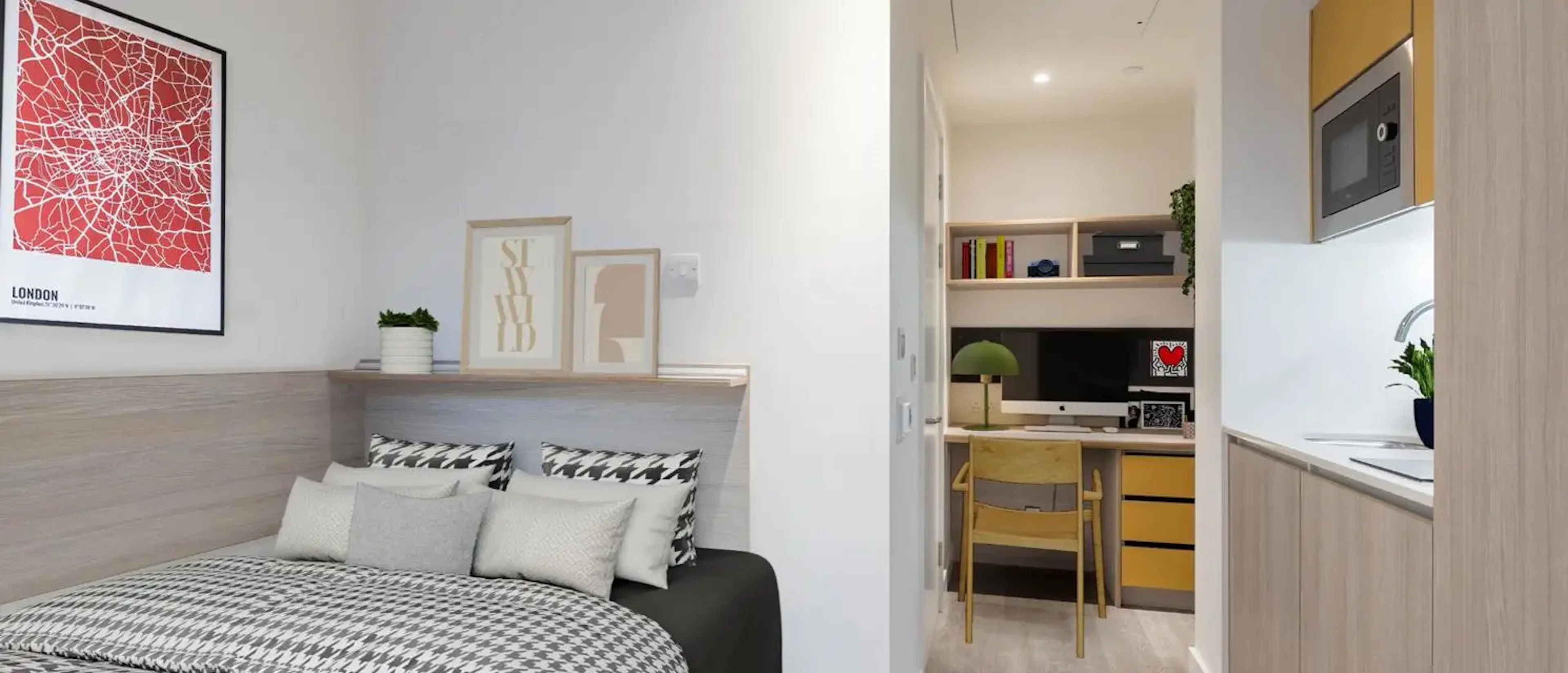 Gold Studio Penthouse Level ROOM 3