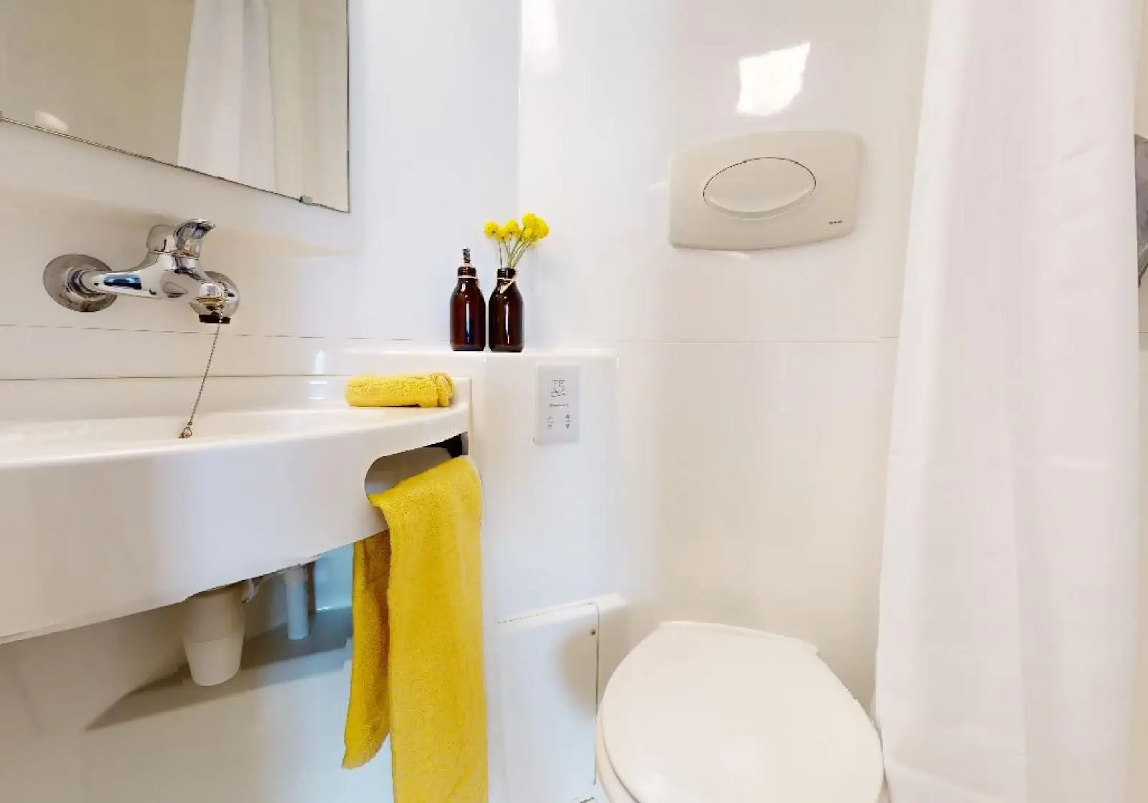 Silver Studio Plus BATHROOM 2