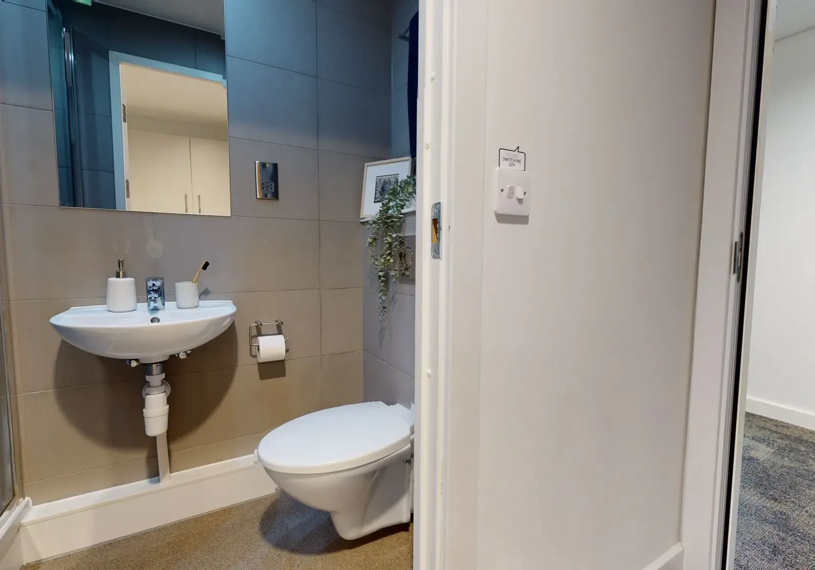Silver Studio Plus BATHROOM 4