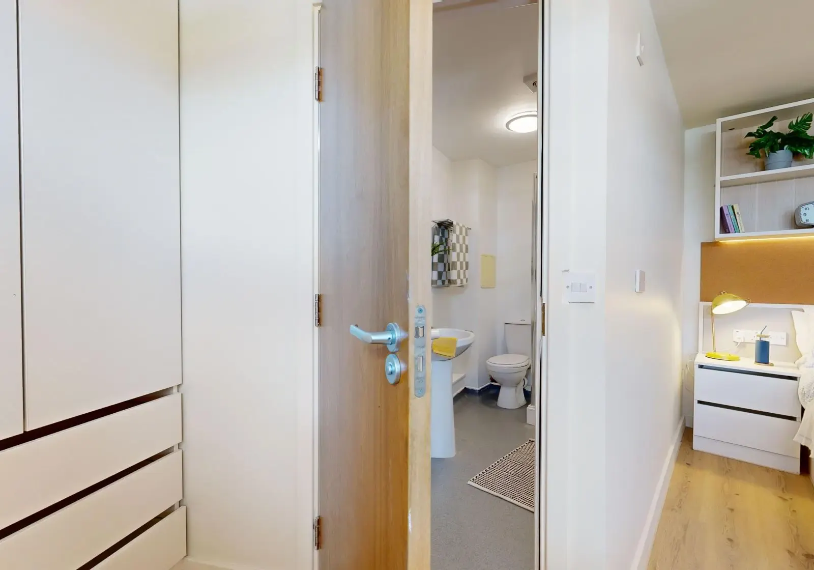 Silver Studio Plus BATHROOM 4