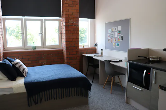 Silver Studio  room image 1
