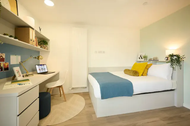 Silver Studio room image 1