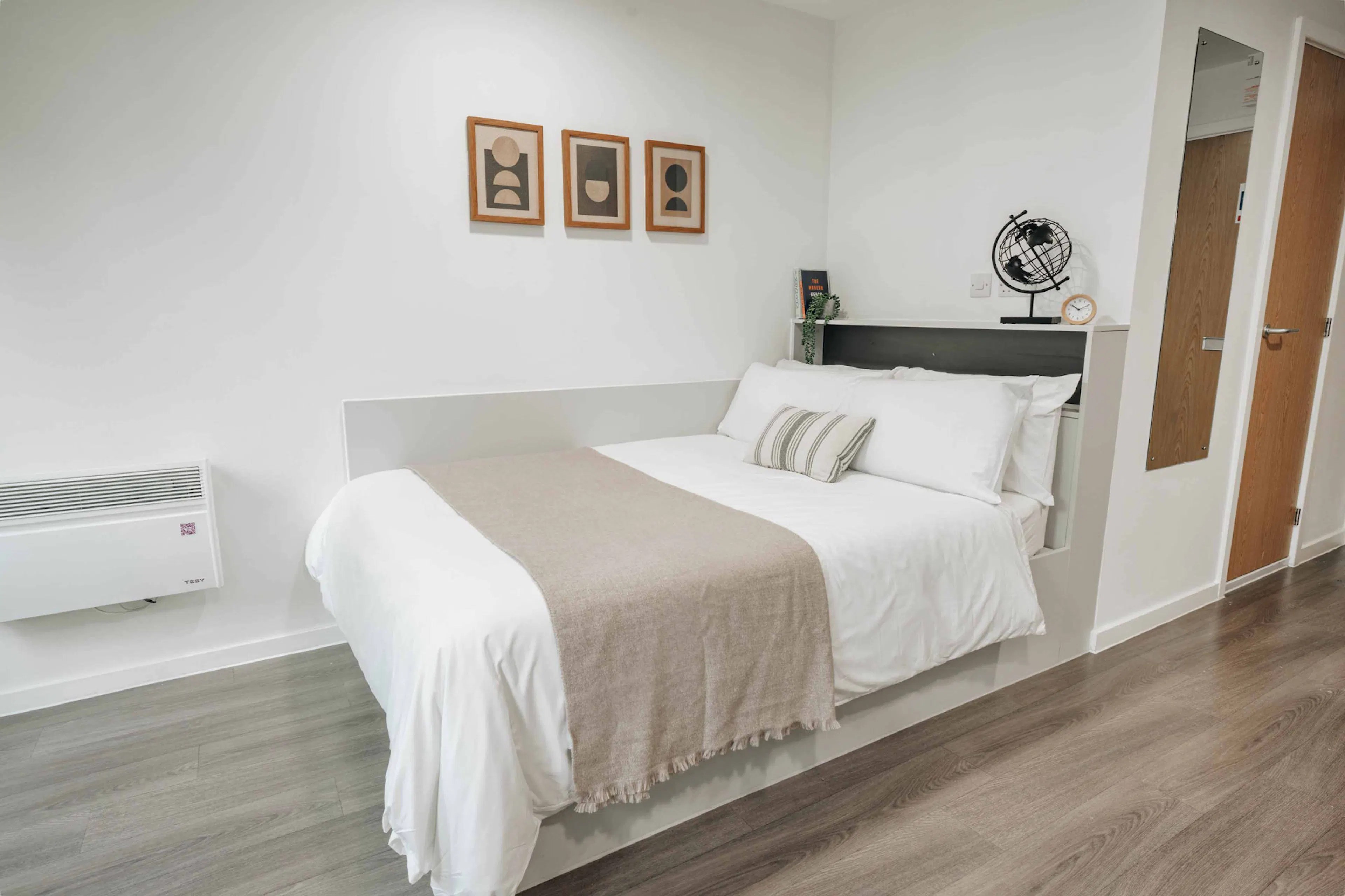 Silver Studio ROOM 3