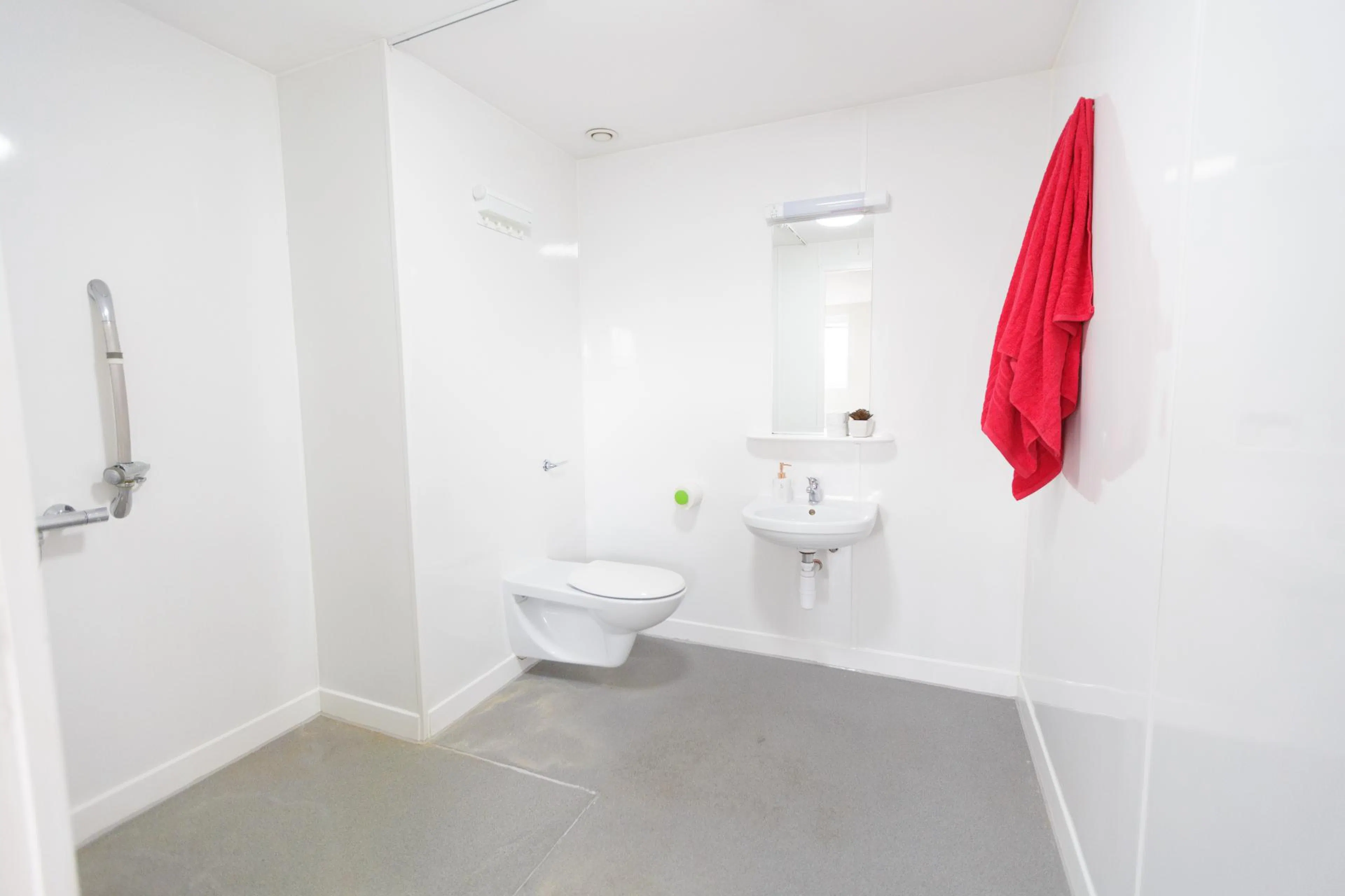 Silver Studio BATHROOM 4