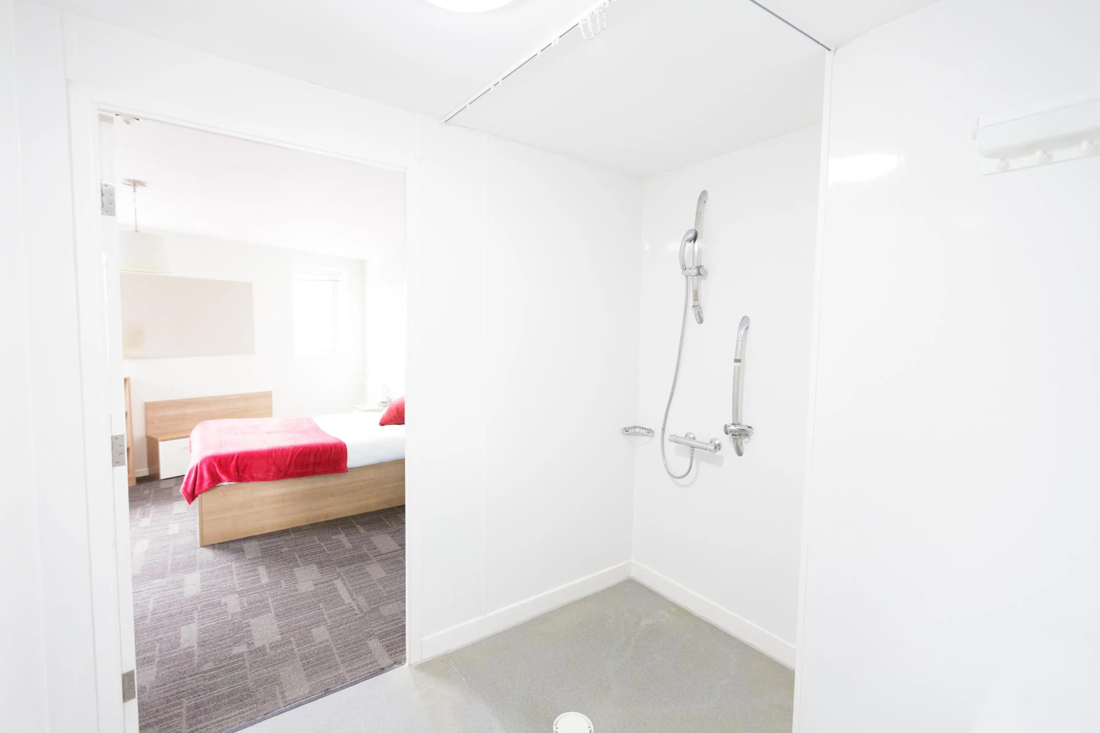 Silver Studio BATHROOM 3