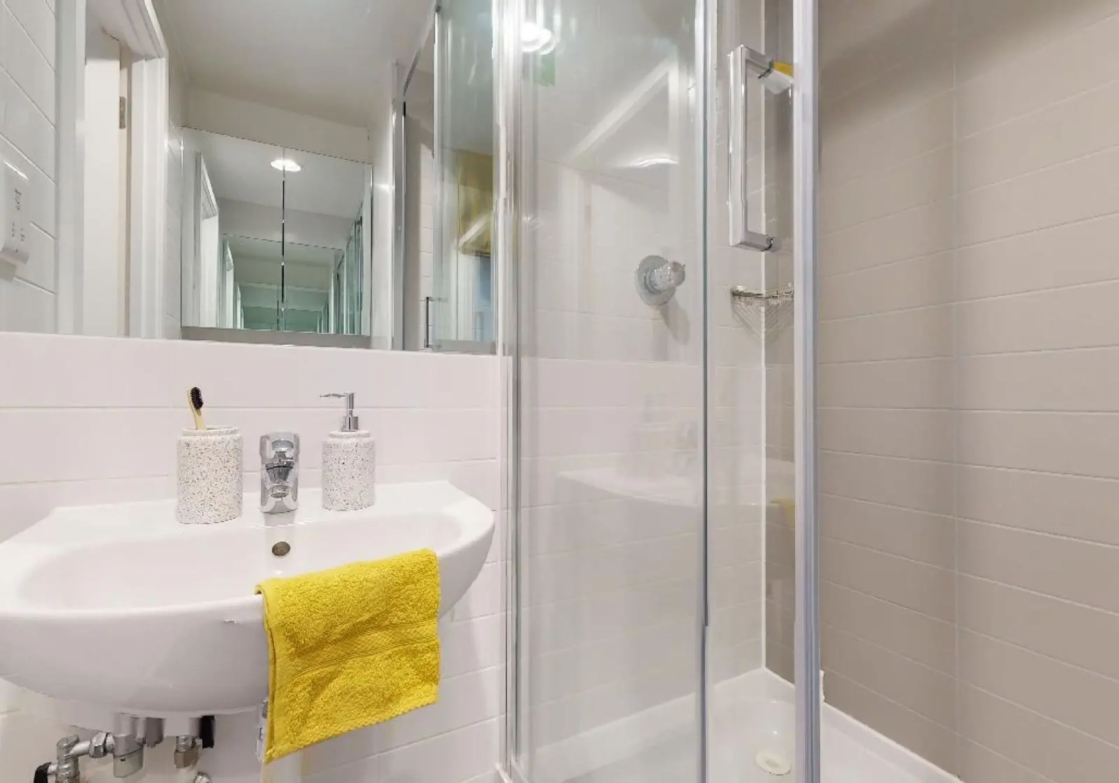 Silver Studio BATHROOM 2