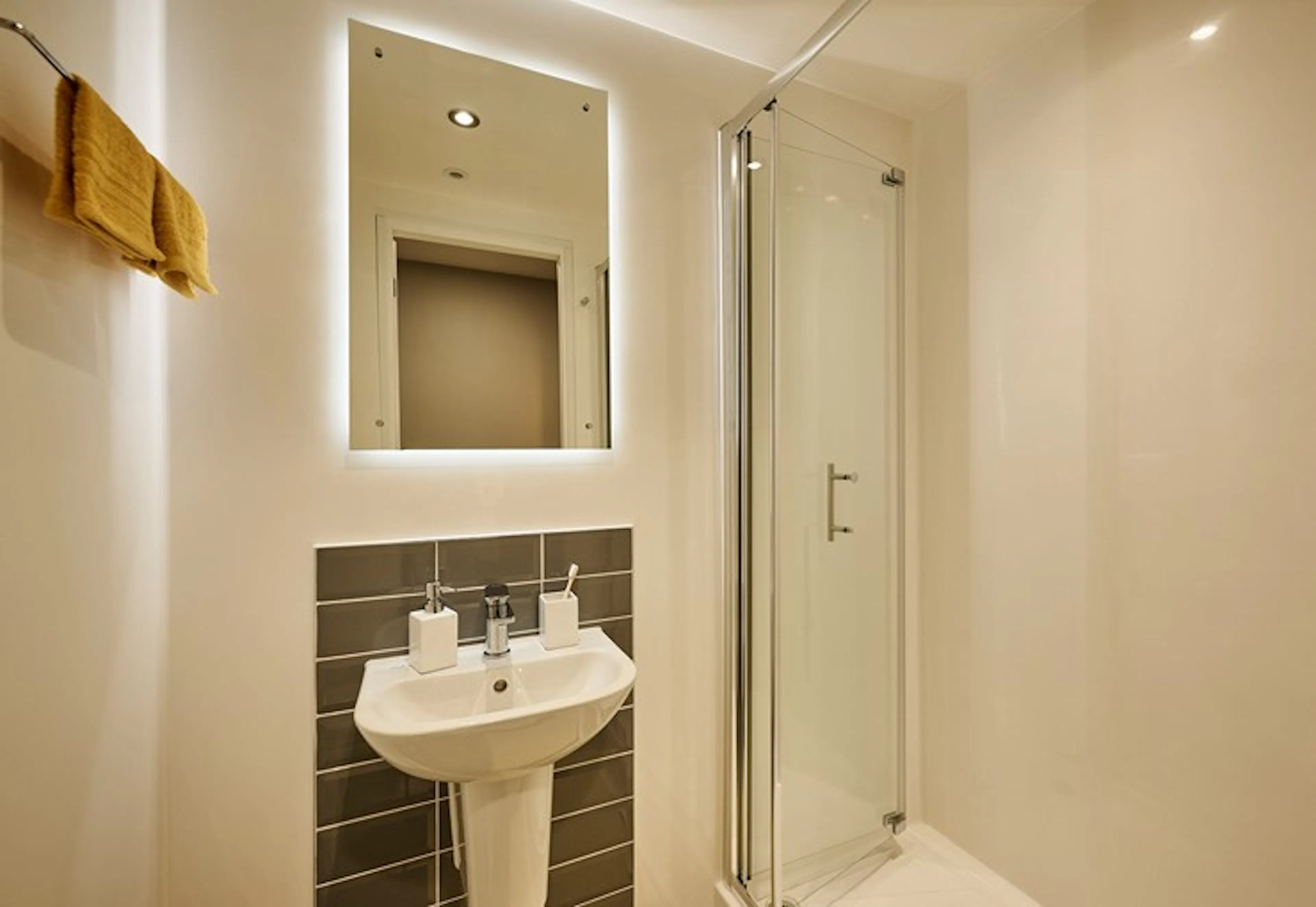 Silver Studio BATHROOM 2