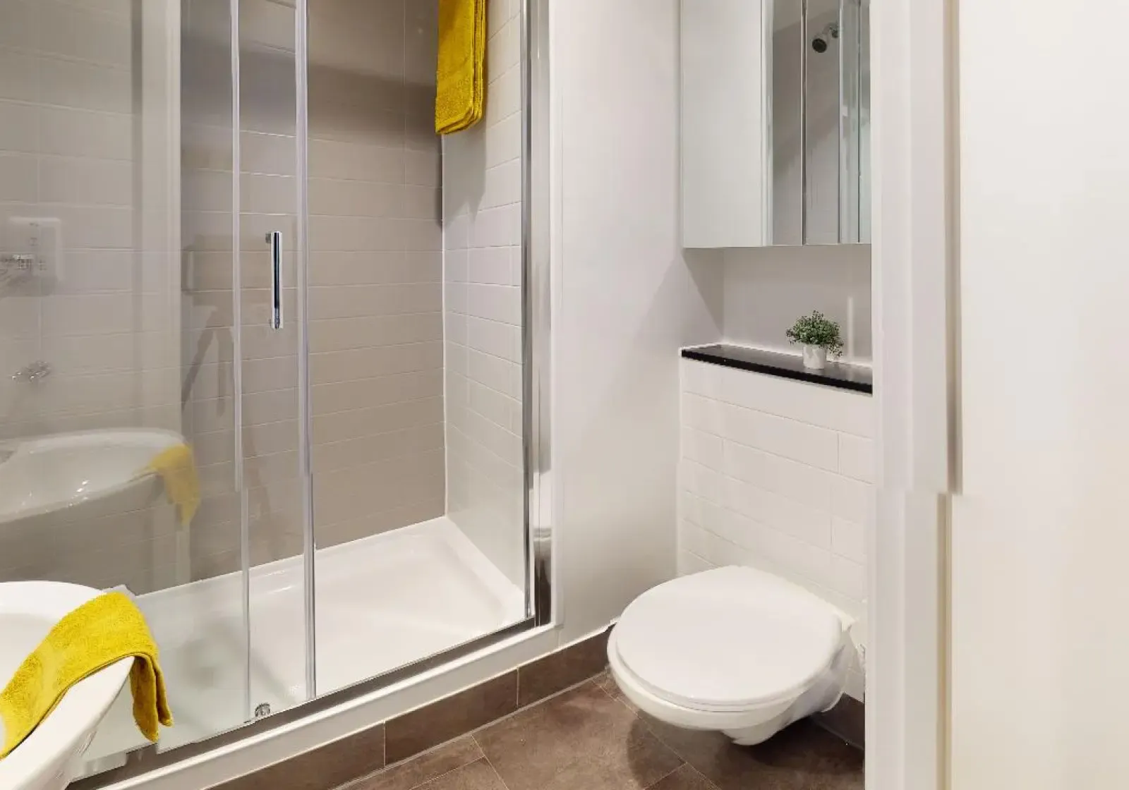 Silver Studio BATHROOM 3