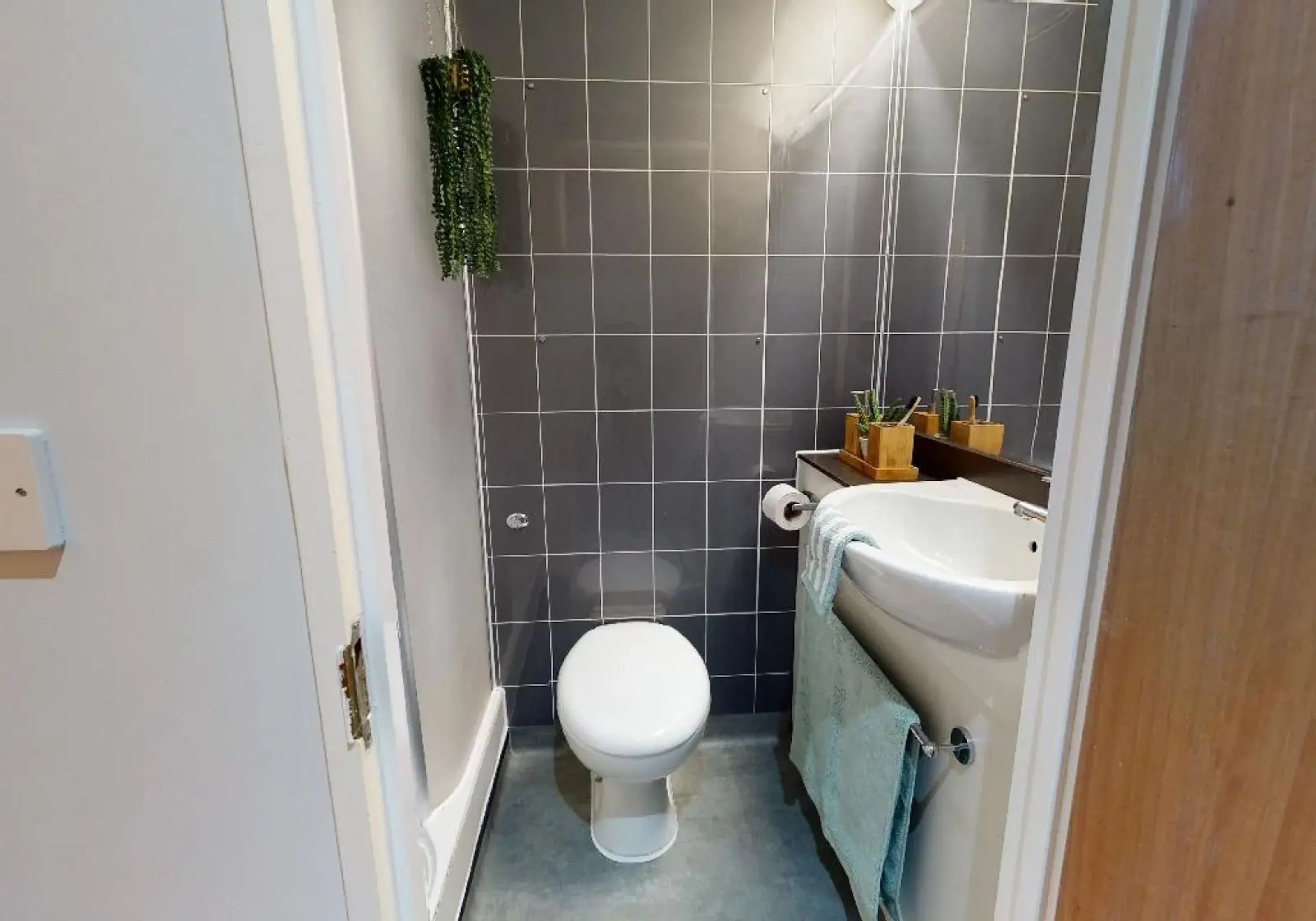 Silver Studio BATHROOM 2