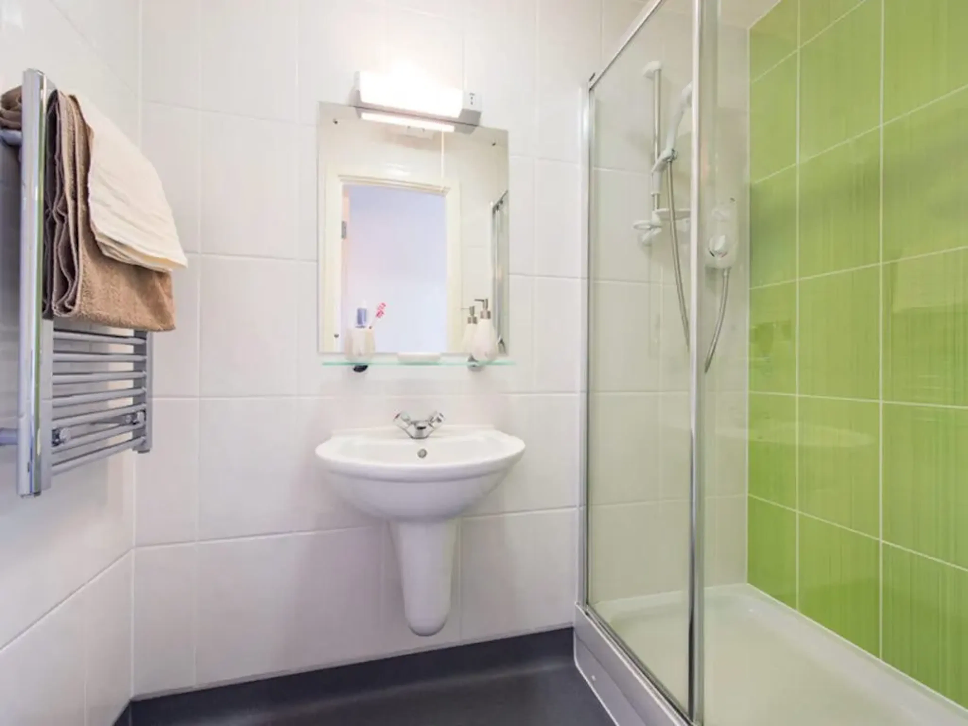 Silver Studio BATHROOM 3
