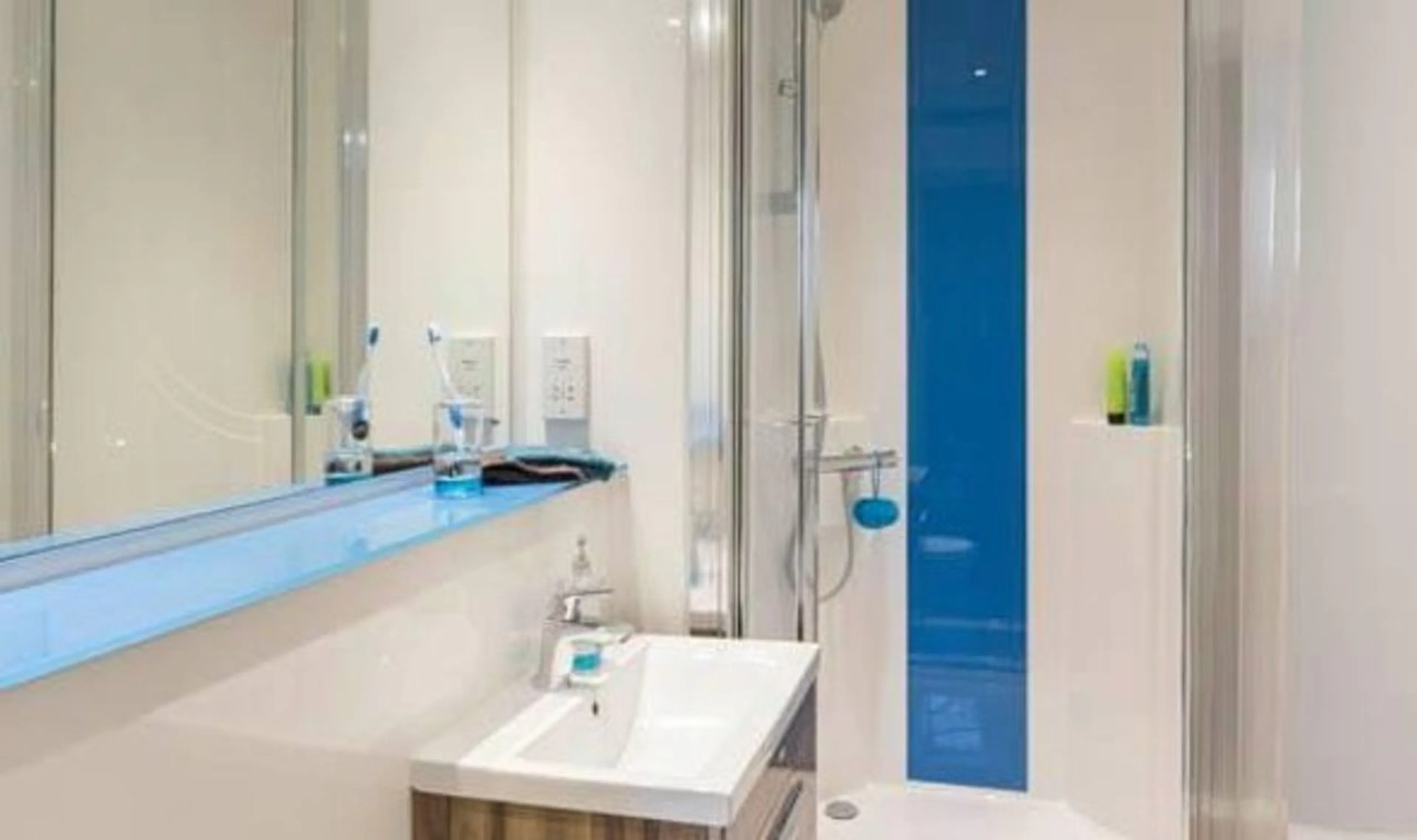 Silver Studio BATHROOM 3