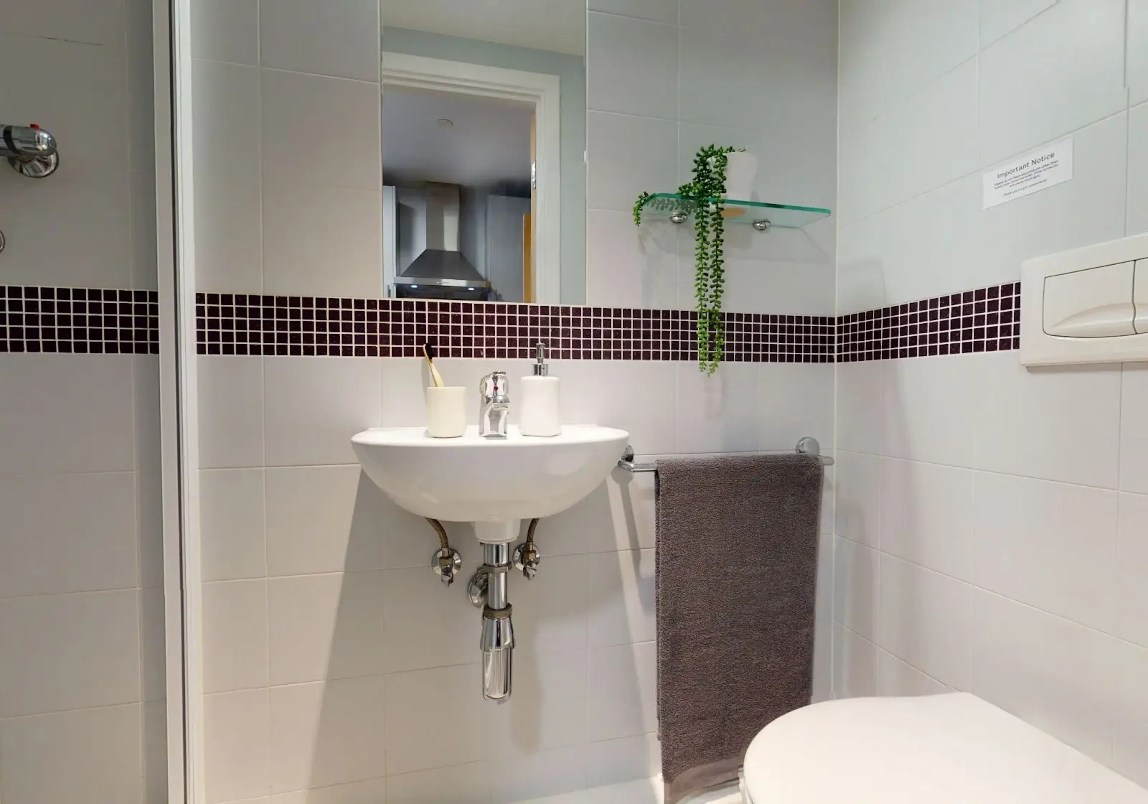 Silver Studio BATHROOM 3