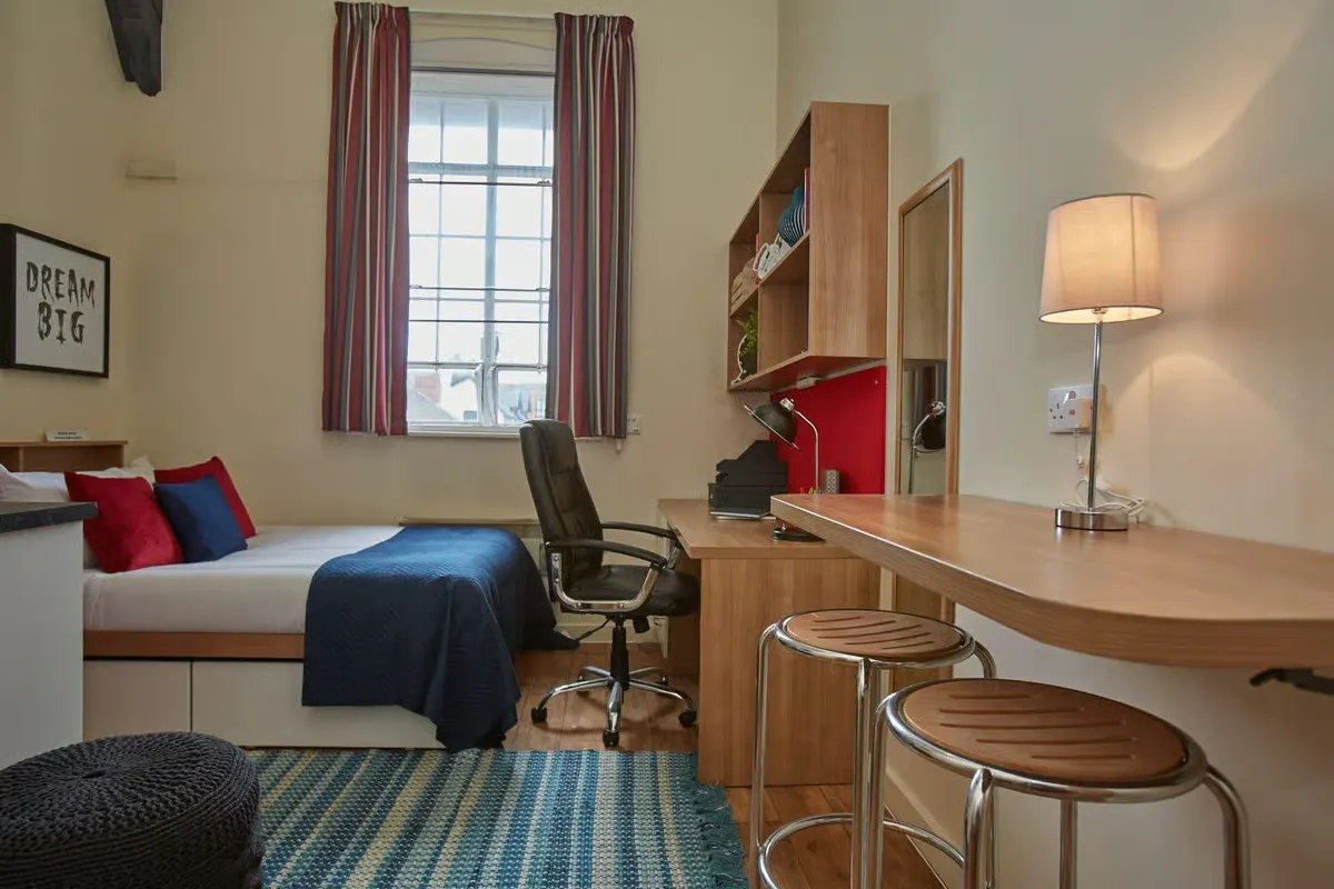 Silver Studio ROOM 1