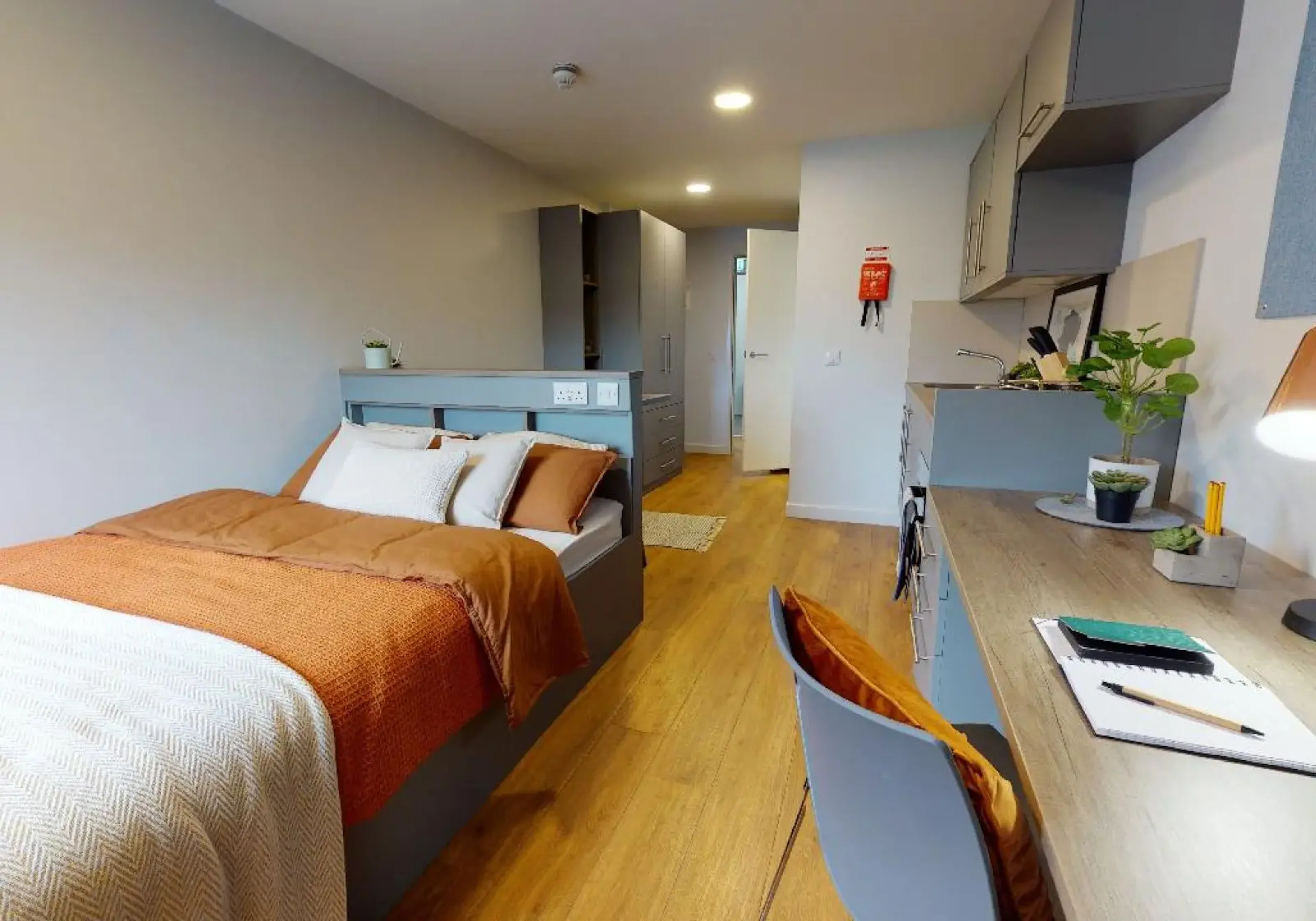 Silver Studio ROOM 1