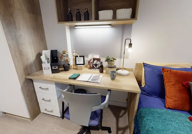 Silver Studio room image 3