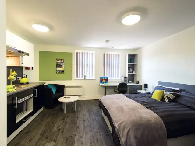 Silver Studio room image 1