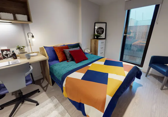Silver Studio room image 1