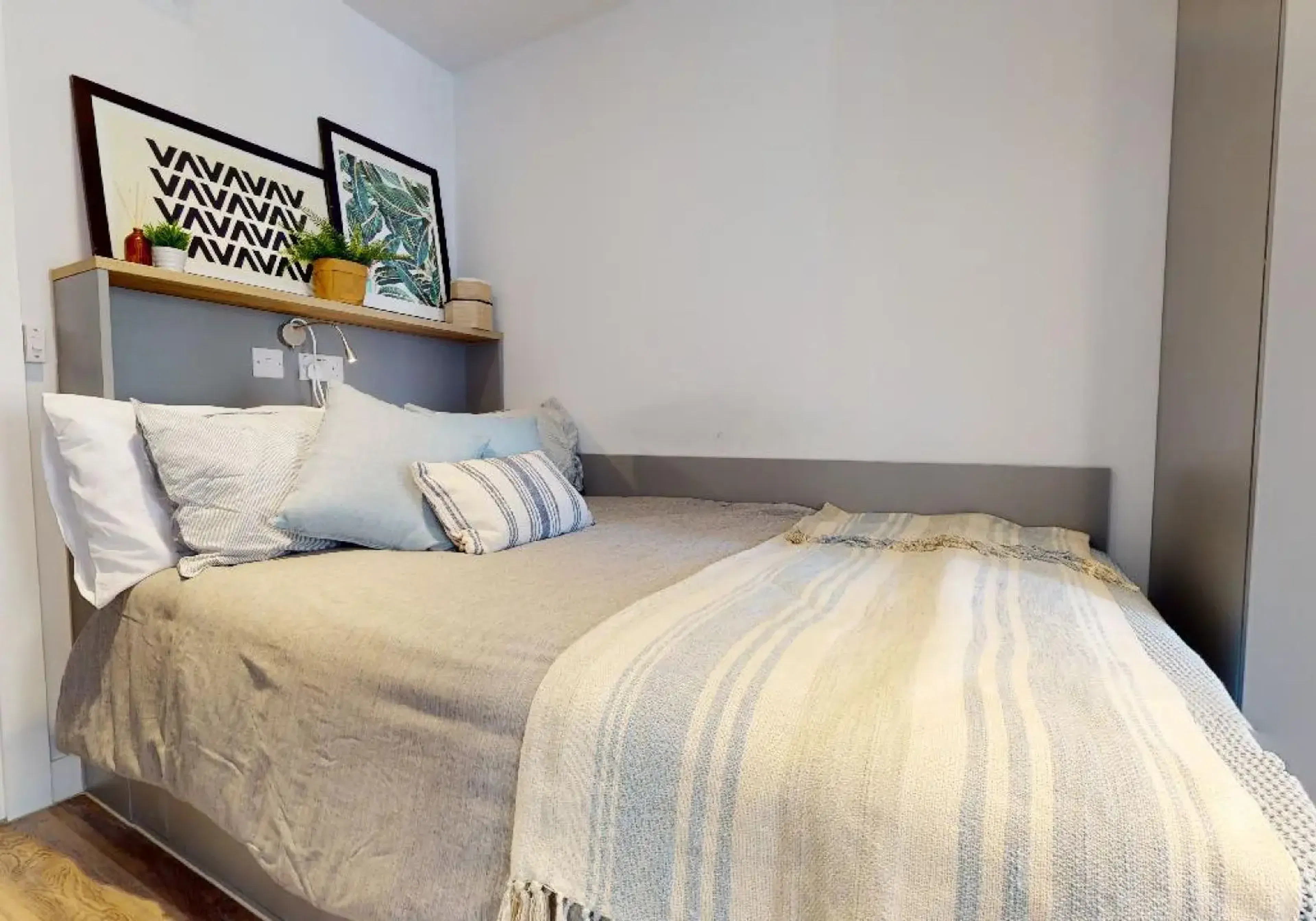 Silver Studio ROOM 4