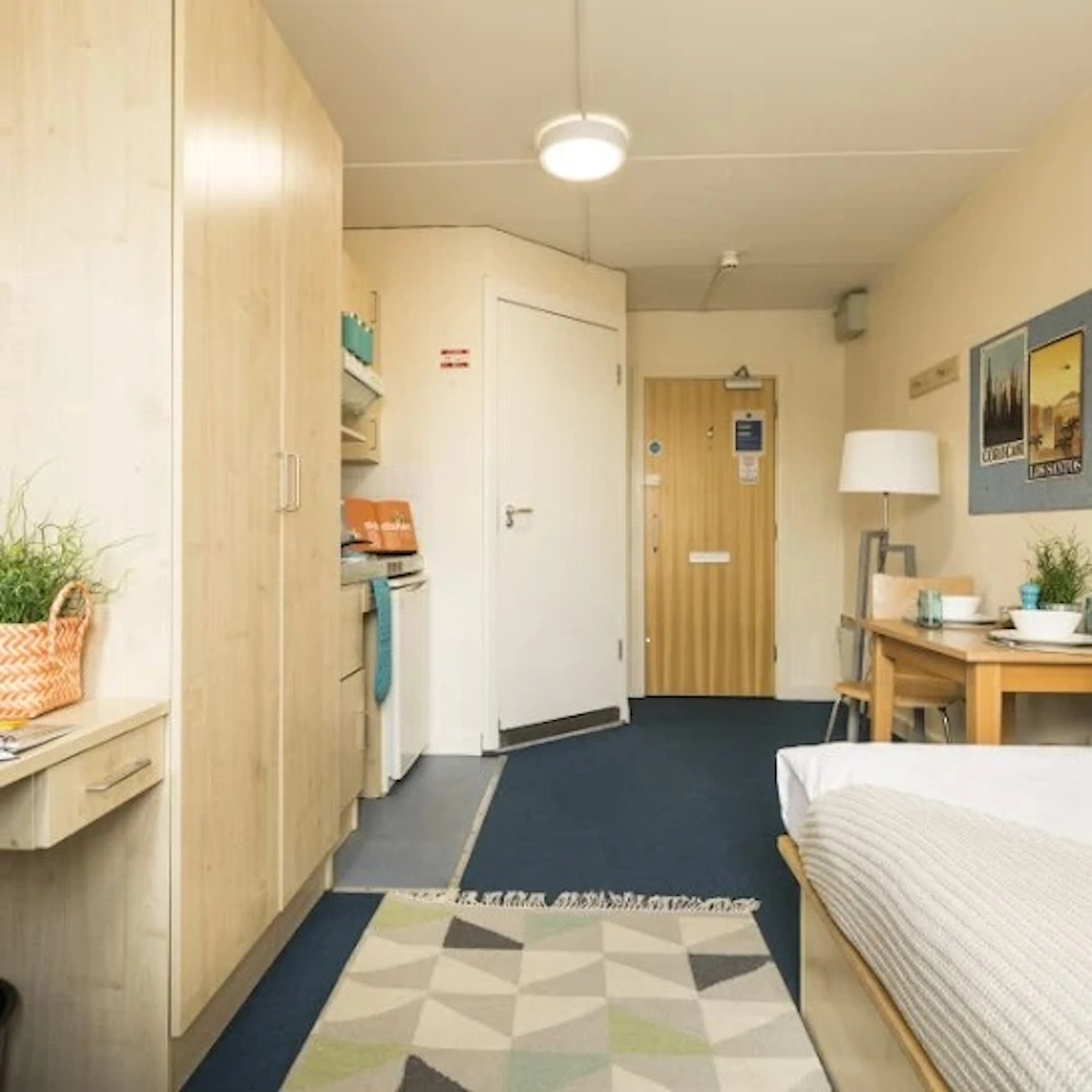Silver Studio ROOM 1