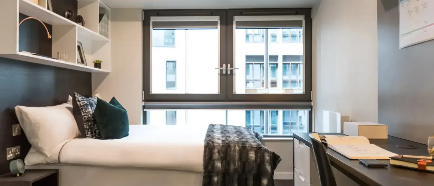 ROOM ROOM 1