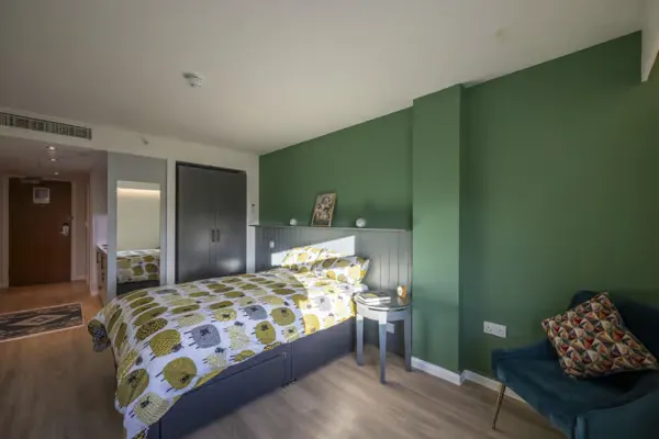 Silver Studio room image 1
