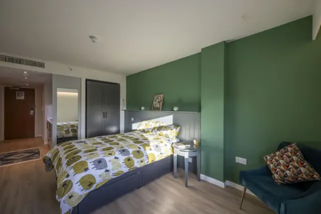 Silver Studio room image 1