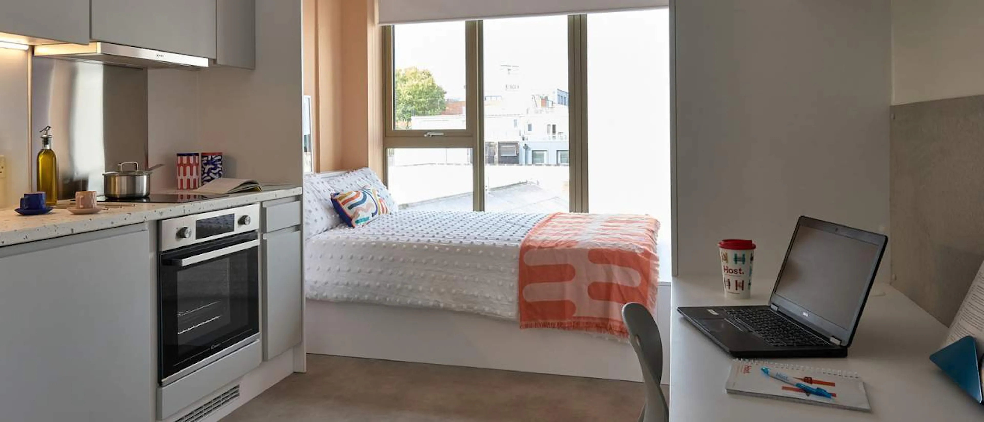 Silver Studio ROOM 2