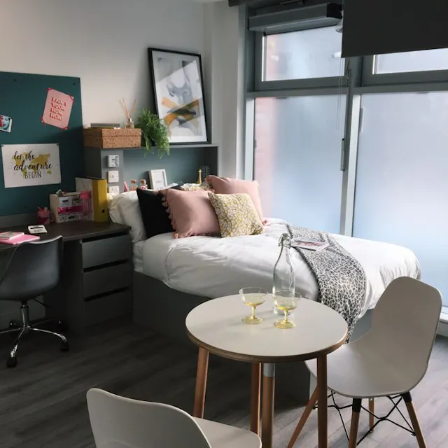 Silver Studio room image 1