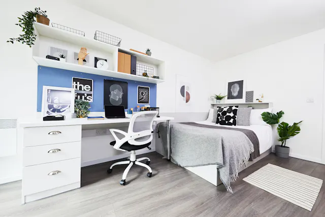 Silver Studio room image 1