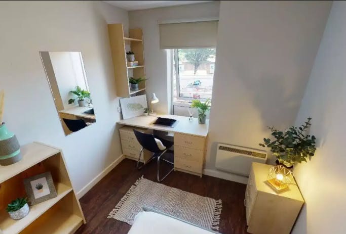 Silver En Suite