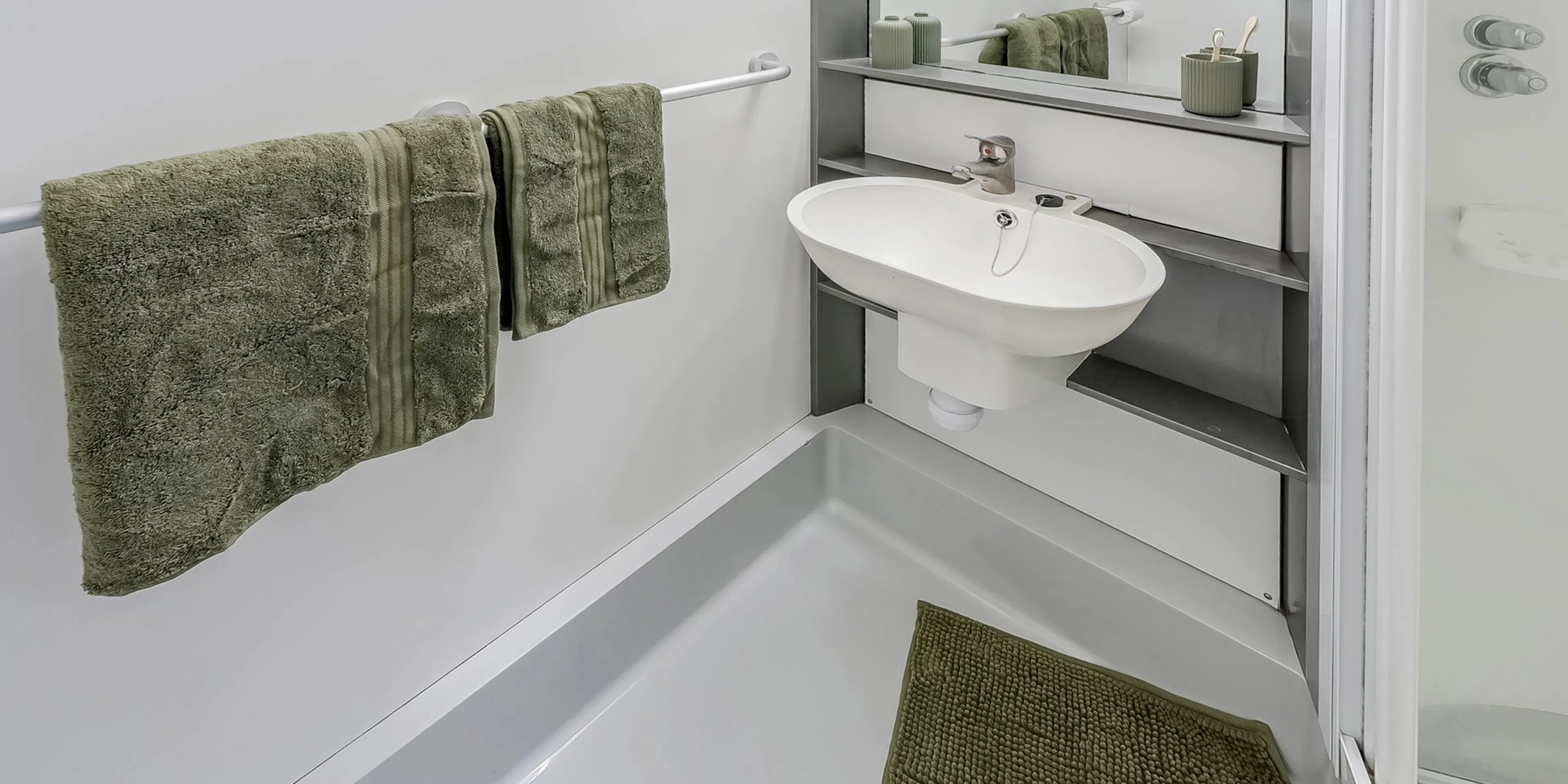 Silver Ensuite Lower Level BATHROOM 4