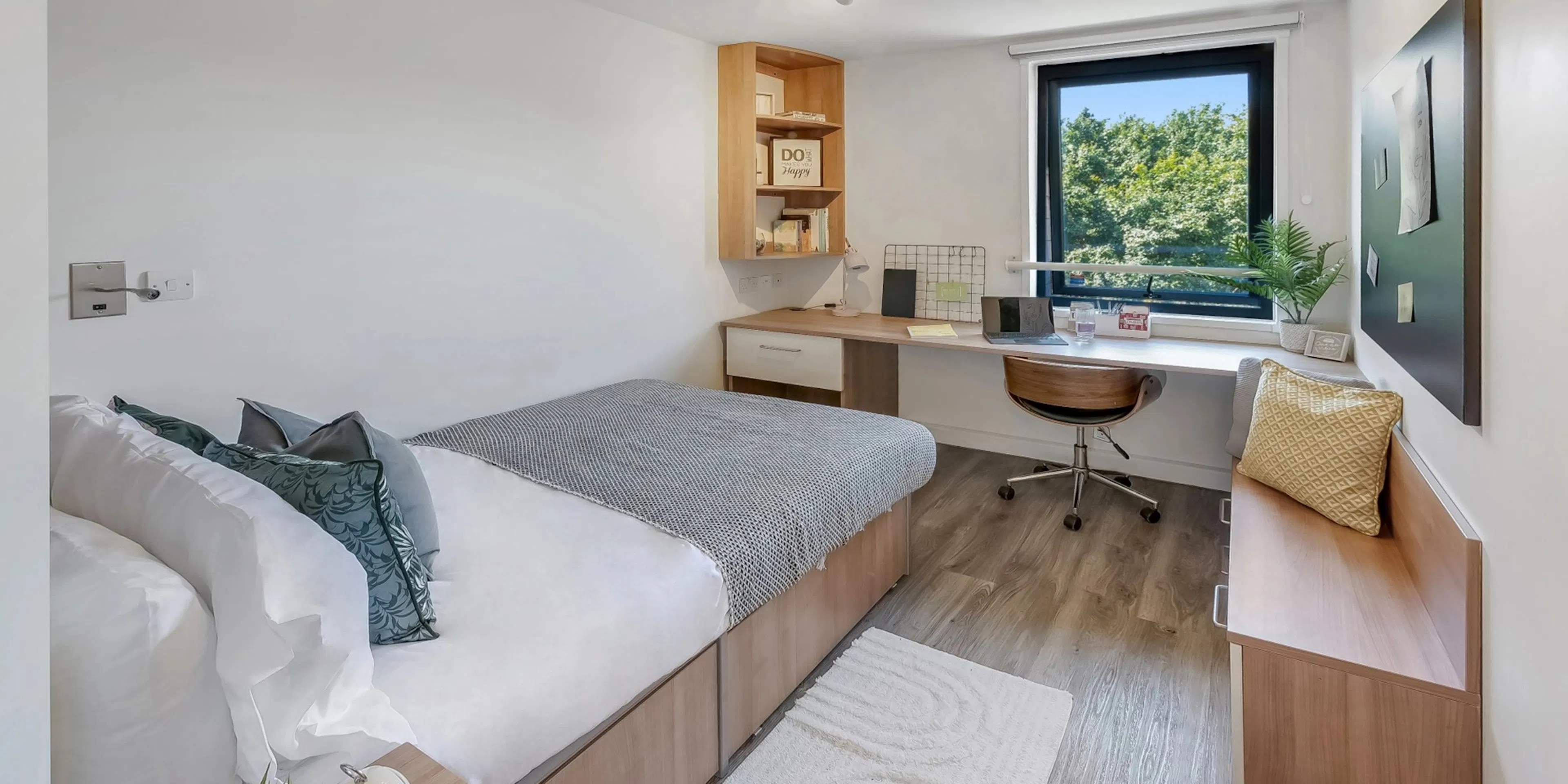 Silver Ensuite Lower Level ROOM 3