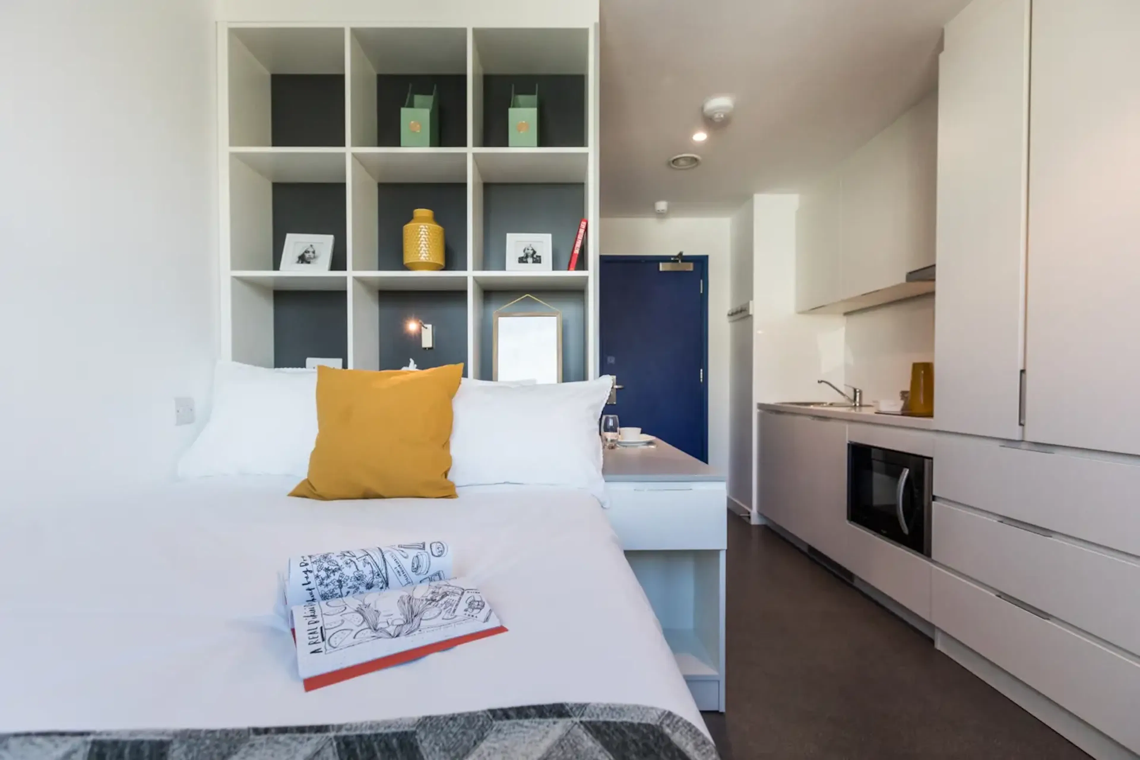 Silver Studio ROOM 4