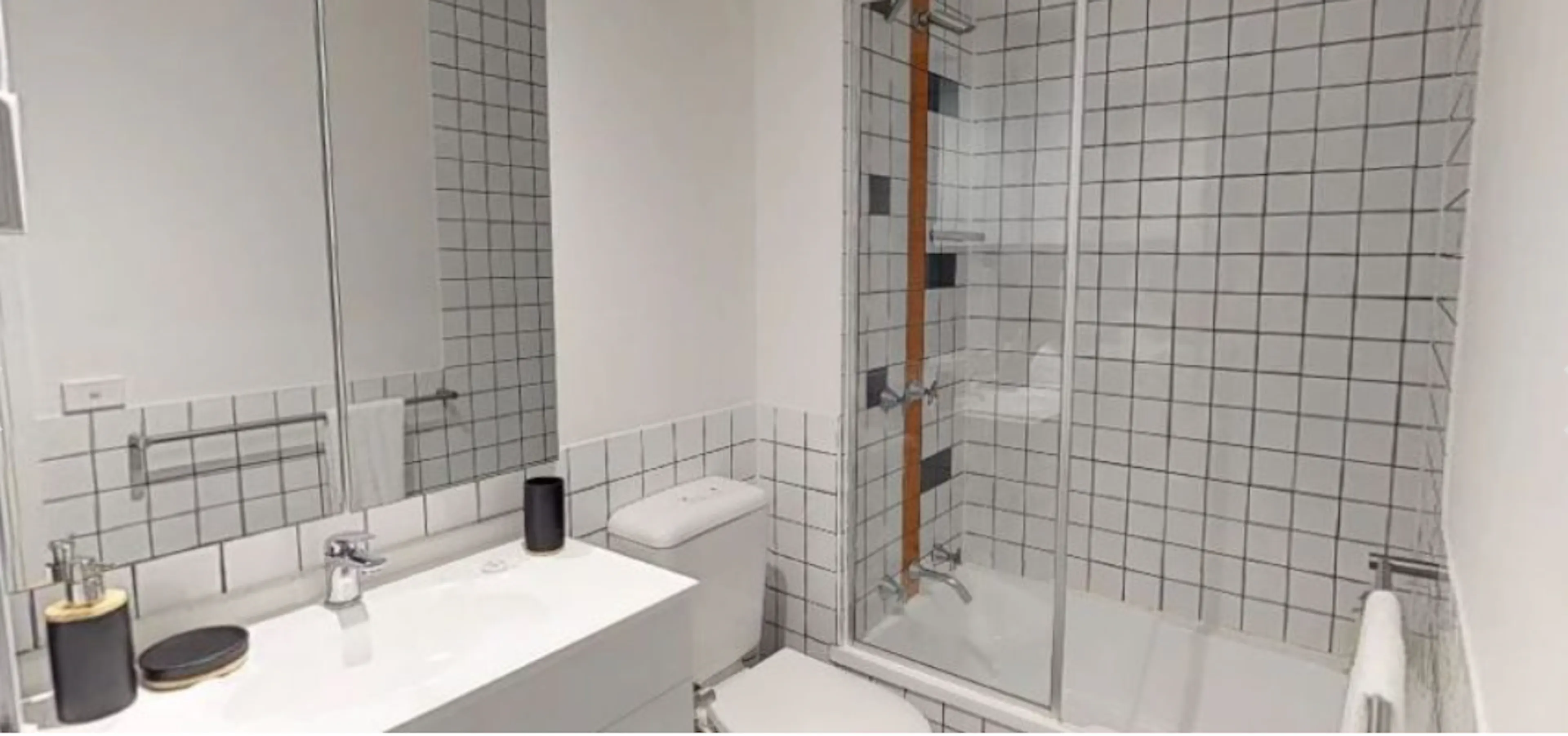 Studio Apartment - Single BATHROOM 2