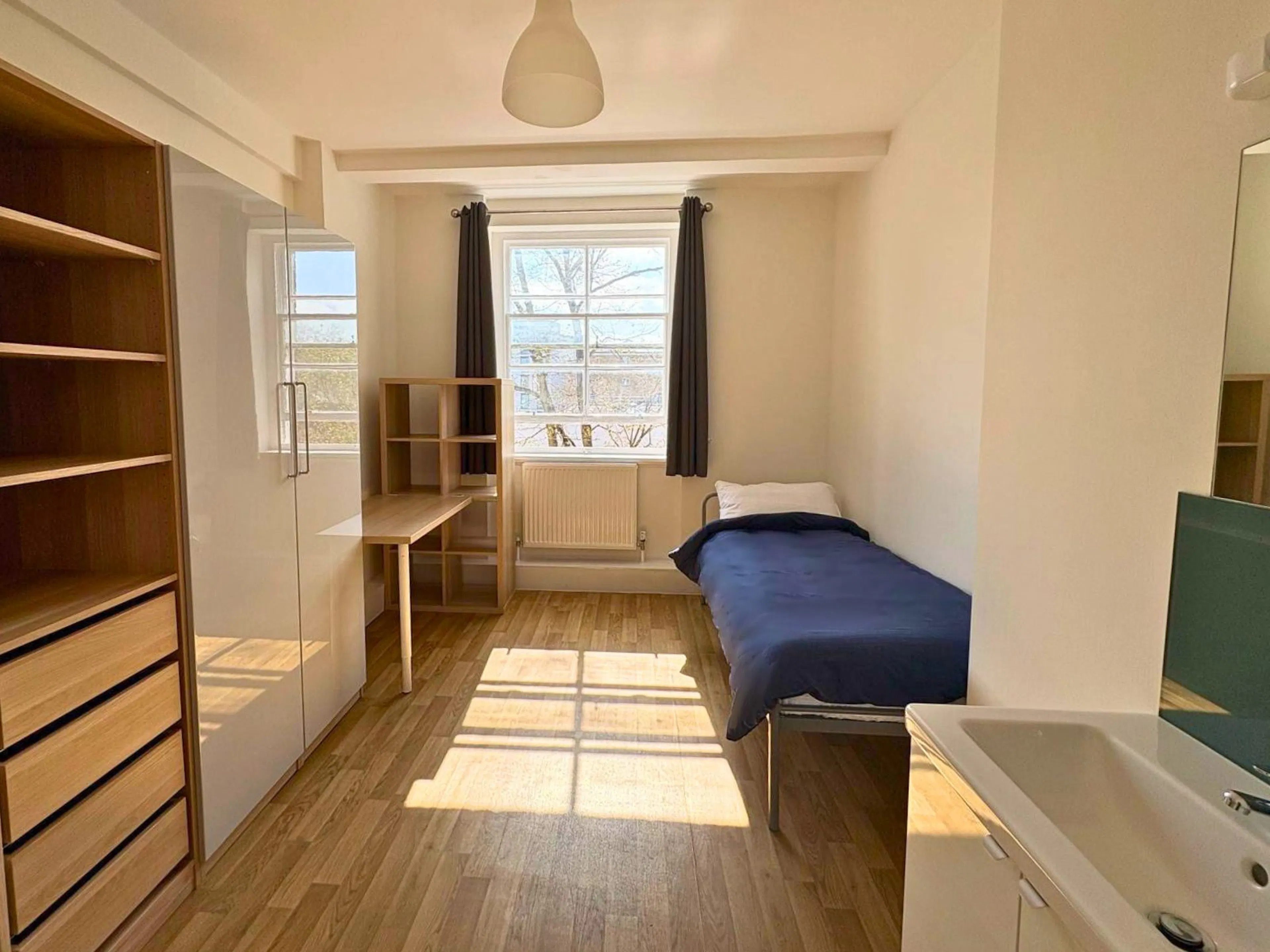 Large Single Premium Room ROOM 2