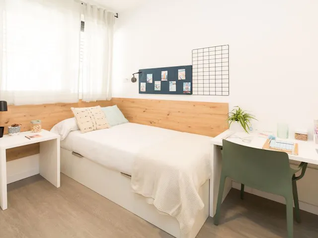 Single PMR with kitchen room image 1