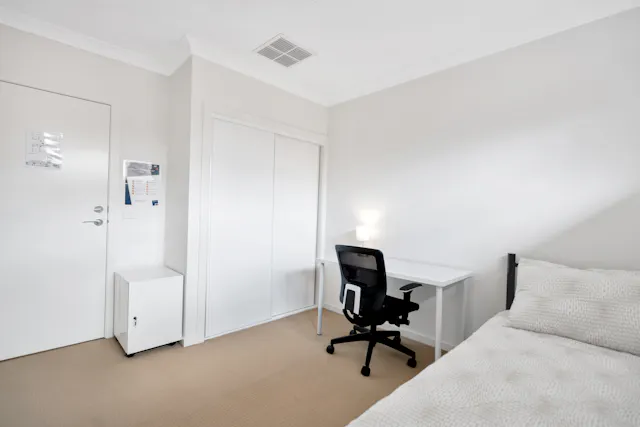 Single Room room image 2