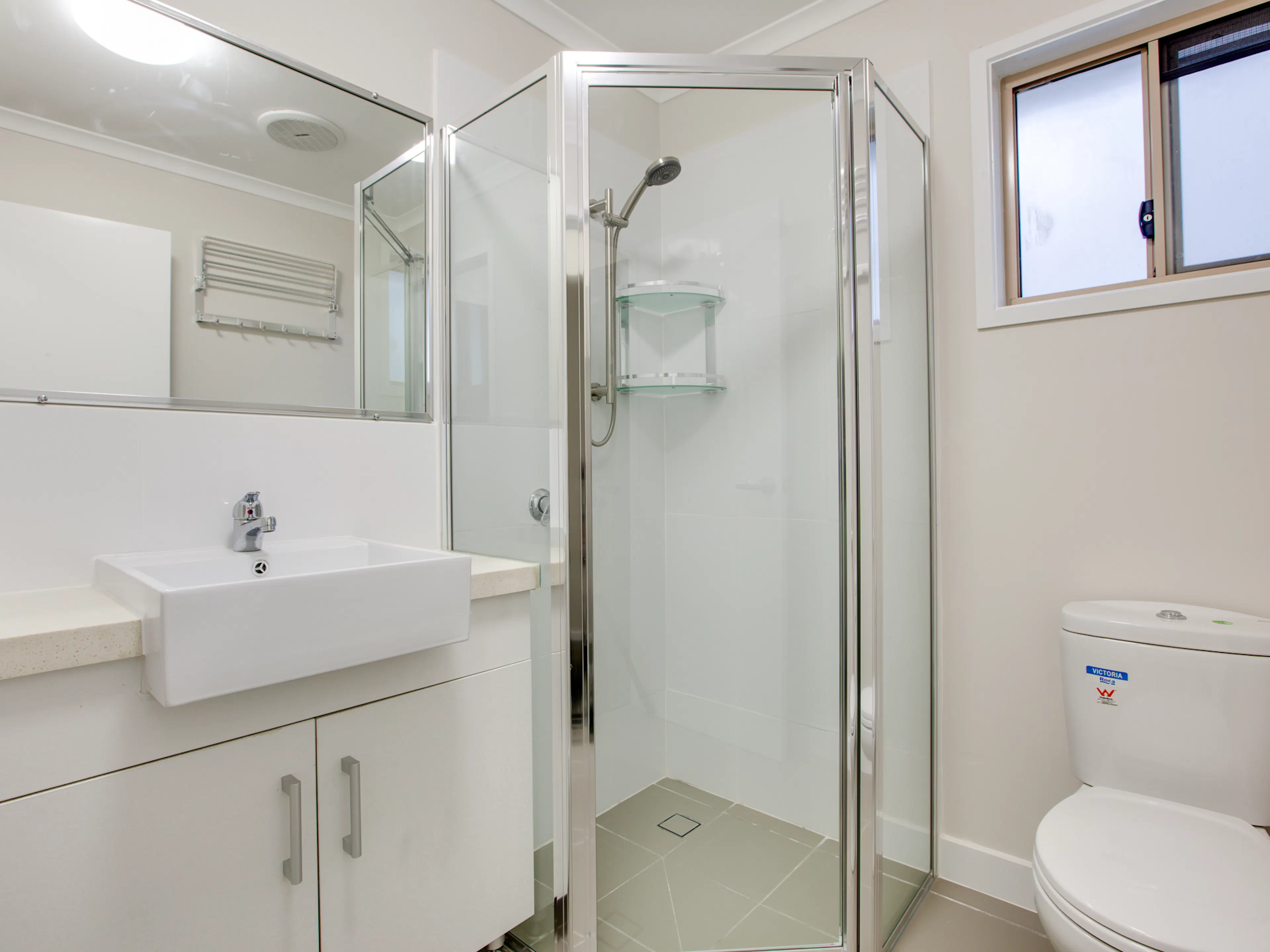 Deluxe Shared Apartment BATHROOM 4