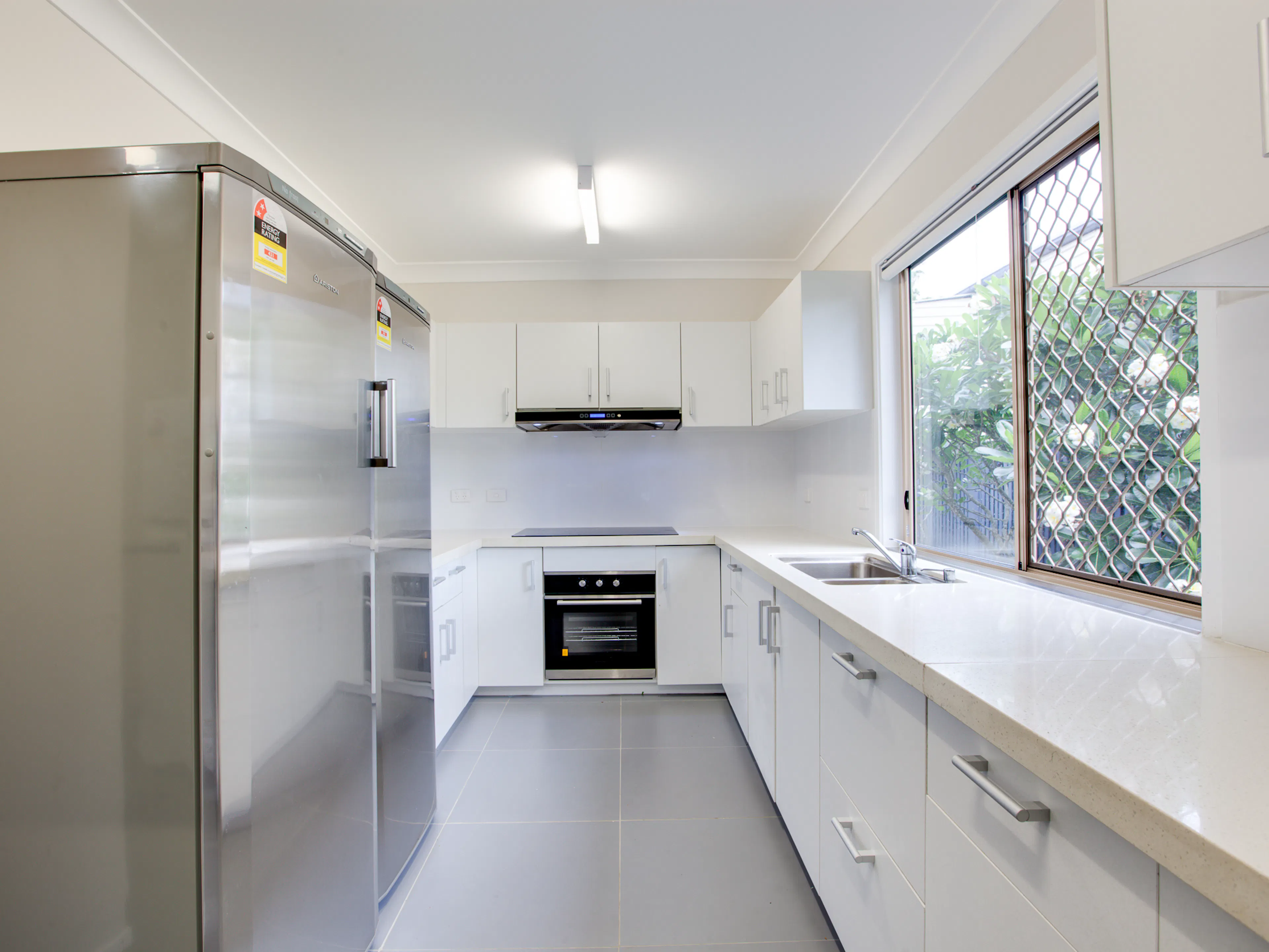 Deluxe Shared Apartment KITCHEN 2