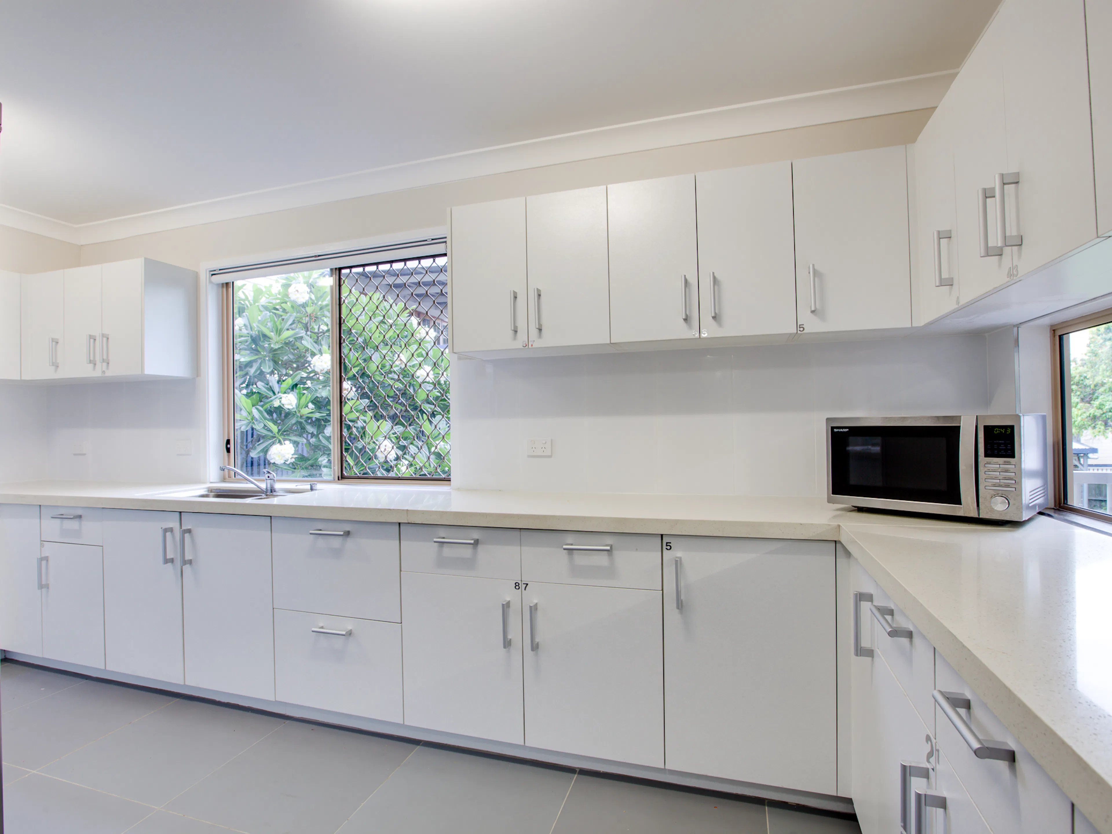 Deluxe Shared Apartment KITCHEN 3
