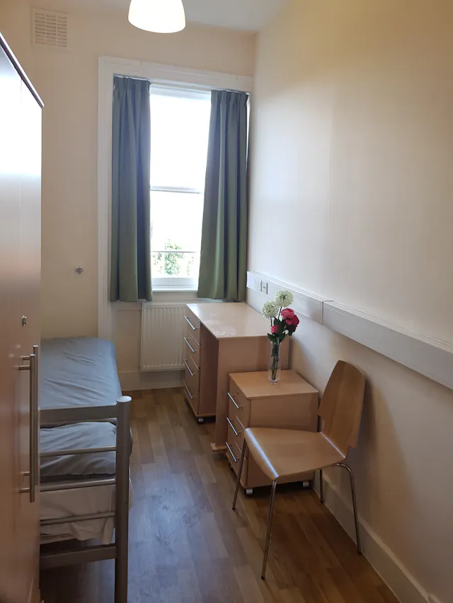 Single Room room image 3