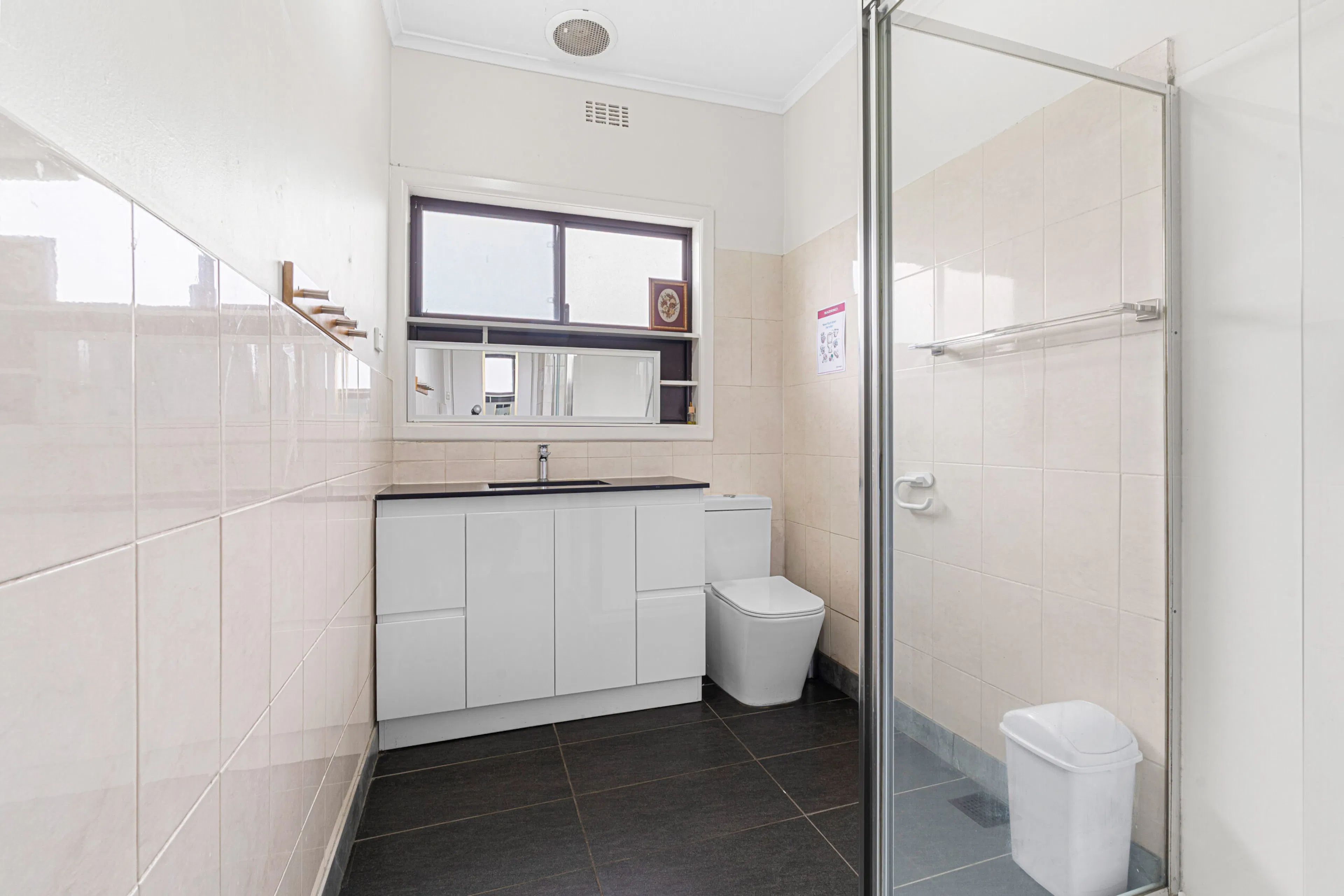 Single Room BATHROOM 4