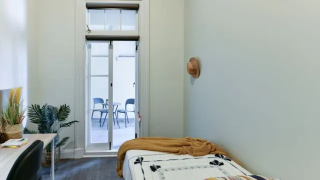 SINGLE ROOM CORNER DELUXE room image 4